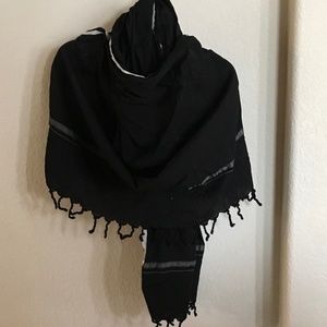 GORGEOUS AUTHENTIC LEIGH & LUCCA SCARF